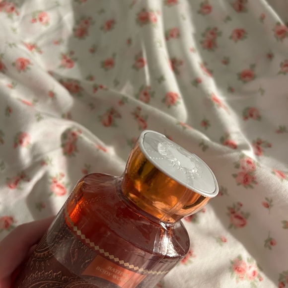 Brand New Never Opened Bath & Body Works Sweet Cinnamon Pumpkin Body Wash - Picture 3 of 3